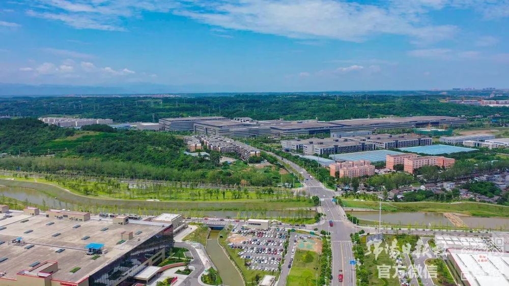 三阳·揽境位于创业大道与八角路之间,交汇于柏杨街,恰处于科技城新区