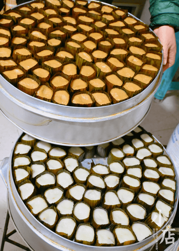 小店开在居民楼下乐山本地土著经常去买的叶儿粑