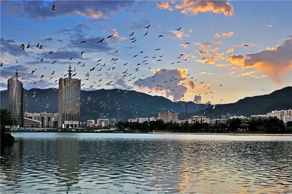 乐享云南|美景·临沧玉龙湖_腾讯新闻