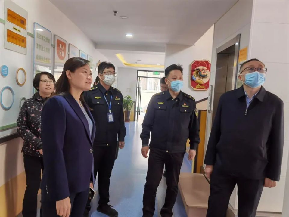 副区长赵晋胜,副区长李敏分别深入省直机关五一路幼儿园,迎泽宾馆