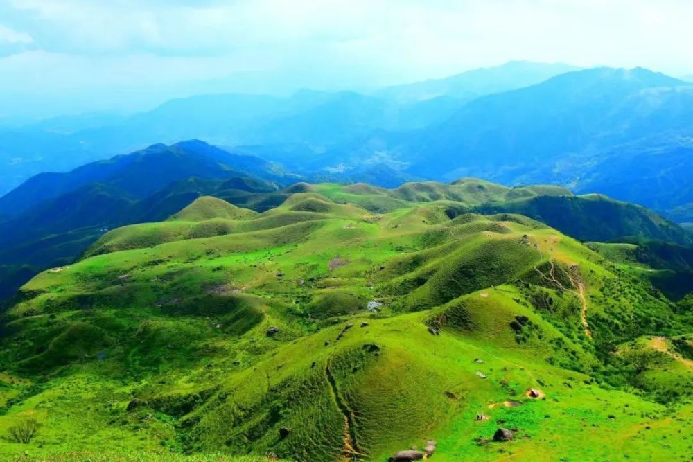 资料图 赛道风光●30公里组别赛道,累计爬升1500多米,穿越鸡笼顶高山