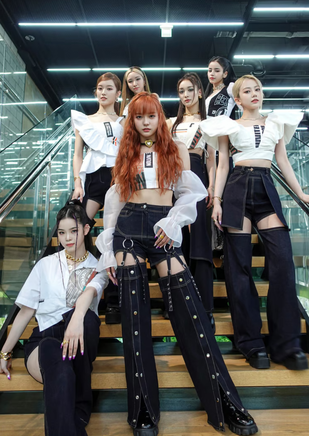 公司则是日本大名鼎鼎的avex,或者我们更加熟悉它的曾用名「艾回」