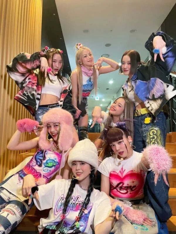 娱乐公司xgalx推出的首组艺人,签约的唱片公司则是日本大名鼎鼎的avex