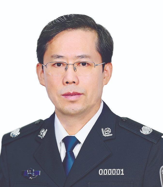 王一鸥公开履历显示,王一鸥曾长期在中国石油,辽宁省环保局,环境保护