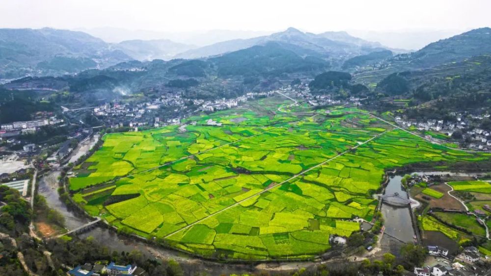 "微度假·游贵州"丨采风团走进开阳十里画廊 感受南江大峡谷攀岩魅力