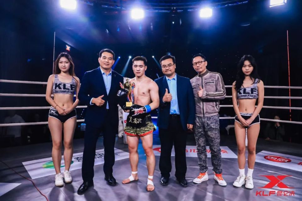 张同康凶猛ko惊艳全场,获昆仑决创始人姜华现场签约!