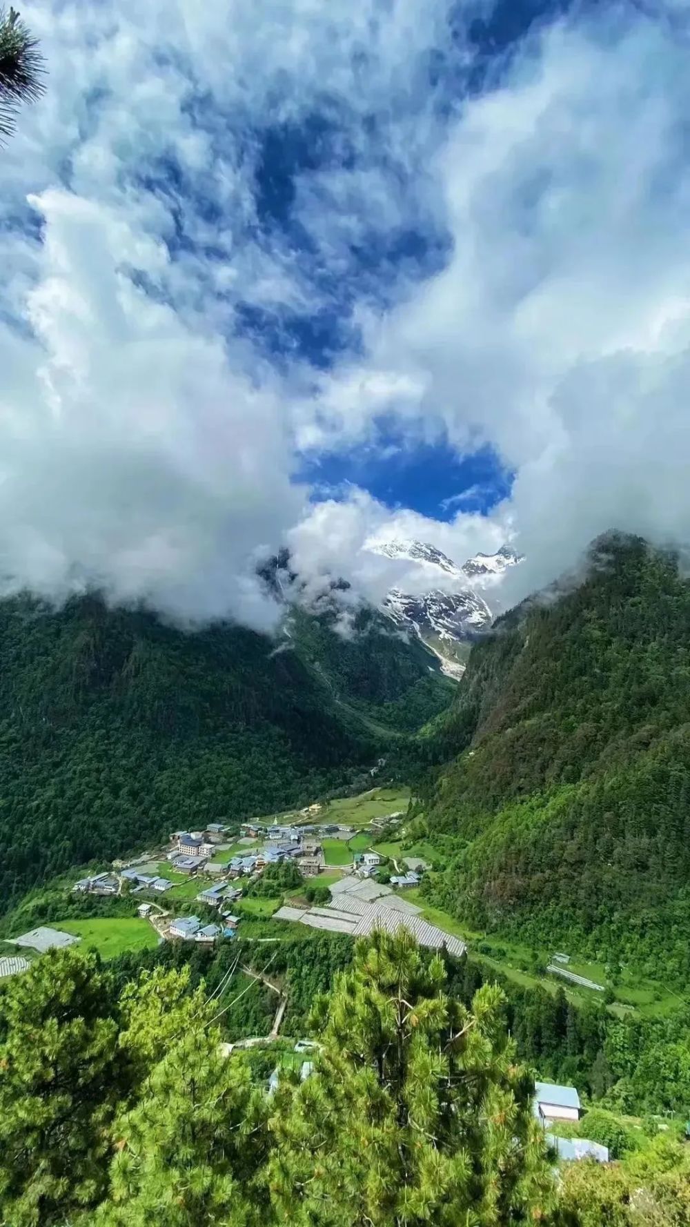 听云南|赏迪庆雨崩村美景_腾讯新闻