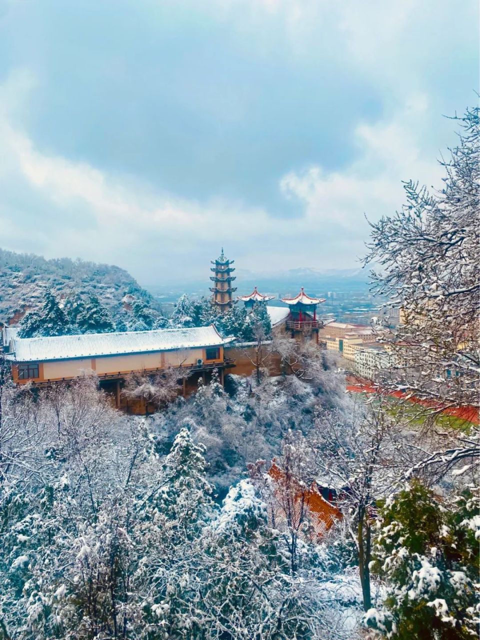 临洮岳麓山雪景