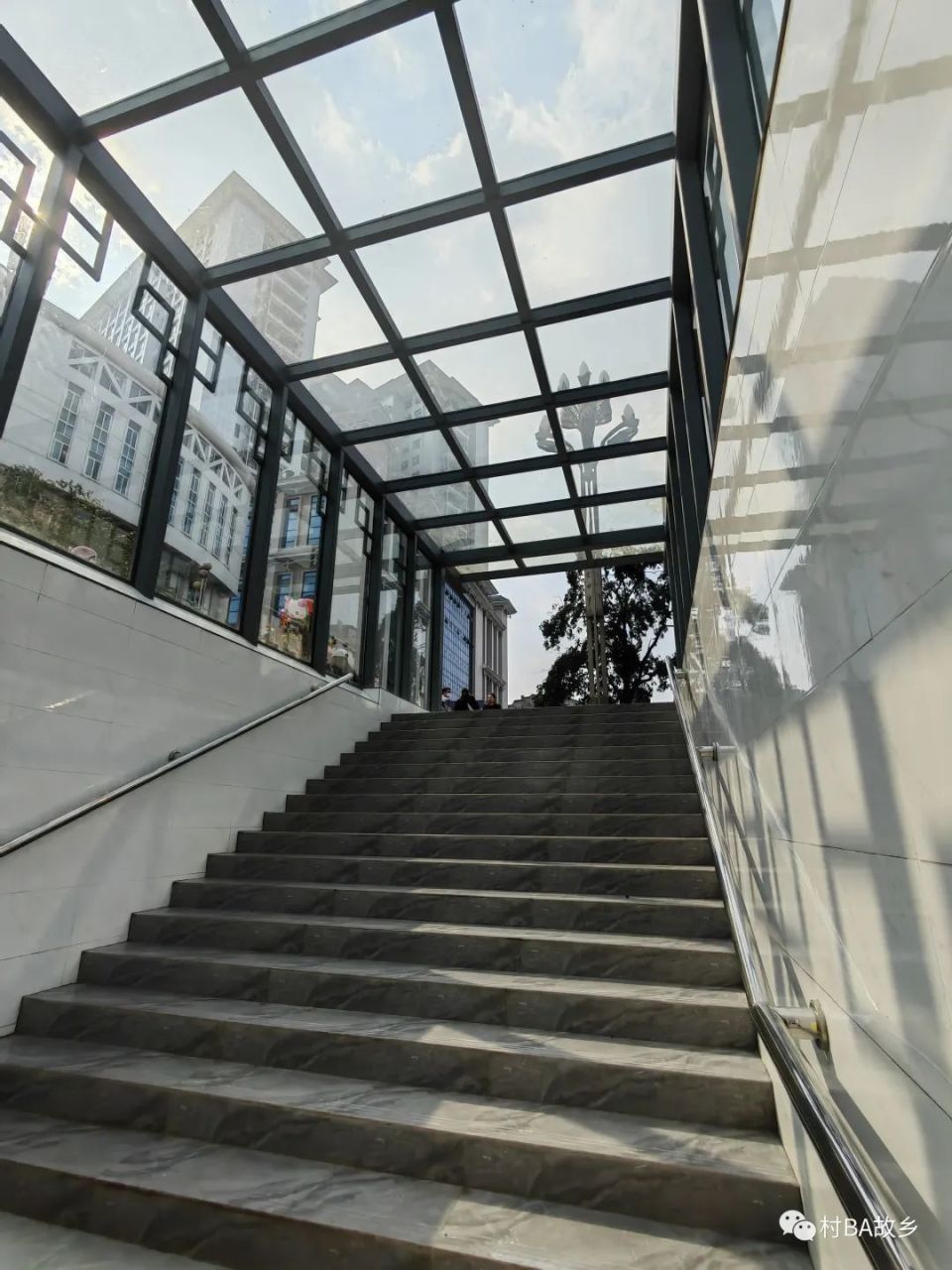 韶山南路州医院门口地下人行专用通道可以通行了!_腾讯新闻