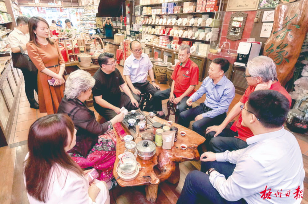 重走茶船古道賡續百年茶緣丨蔣連生率梧州市經貿代表團及部分茶企出訪