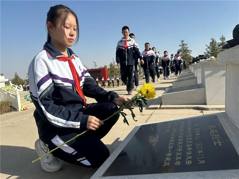 清明节前,巴彦浩特烈士陵园追思绵绵……_腾讯新闻