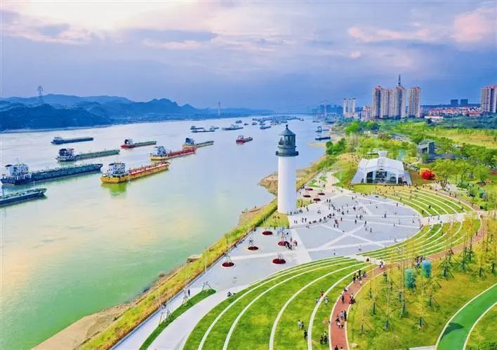 小溪塔森林公园的郁金香,三峡大学的桃花……这个春天,宜昌市民的幸福