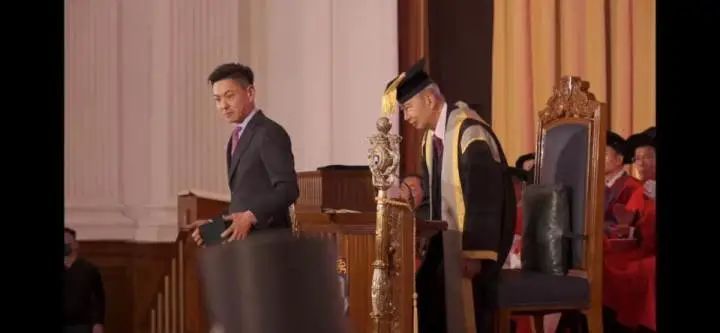 101岁杨振宁露面，与林青霞同获港大名誉博士学位，发言视频发布