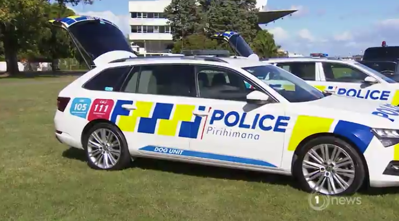 新西兰警车豪华升级!做只警犬太幸福了……_腾讯新闻