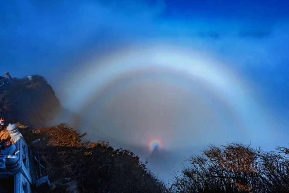 一起去见证最美佛光_腾讯新闻