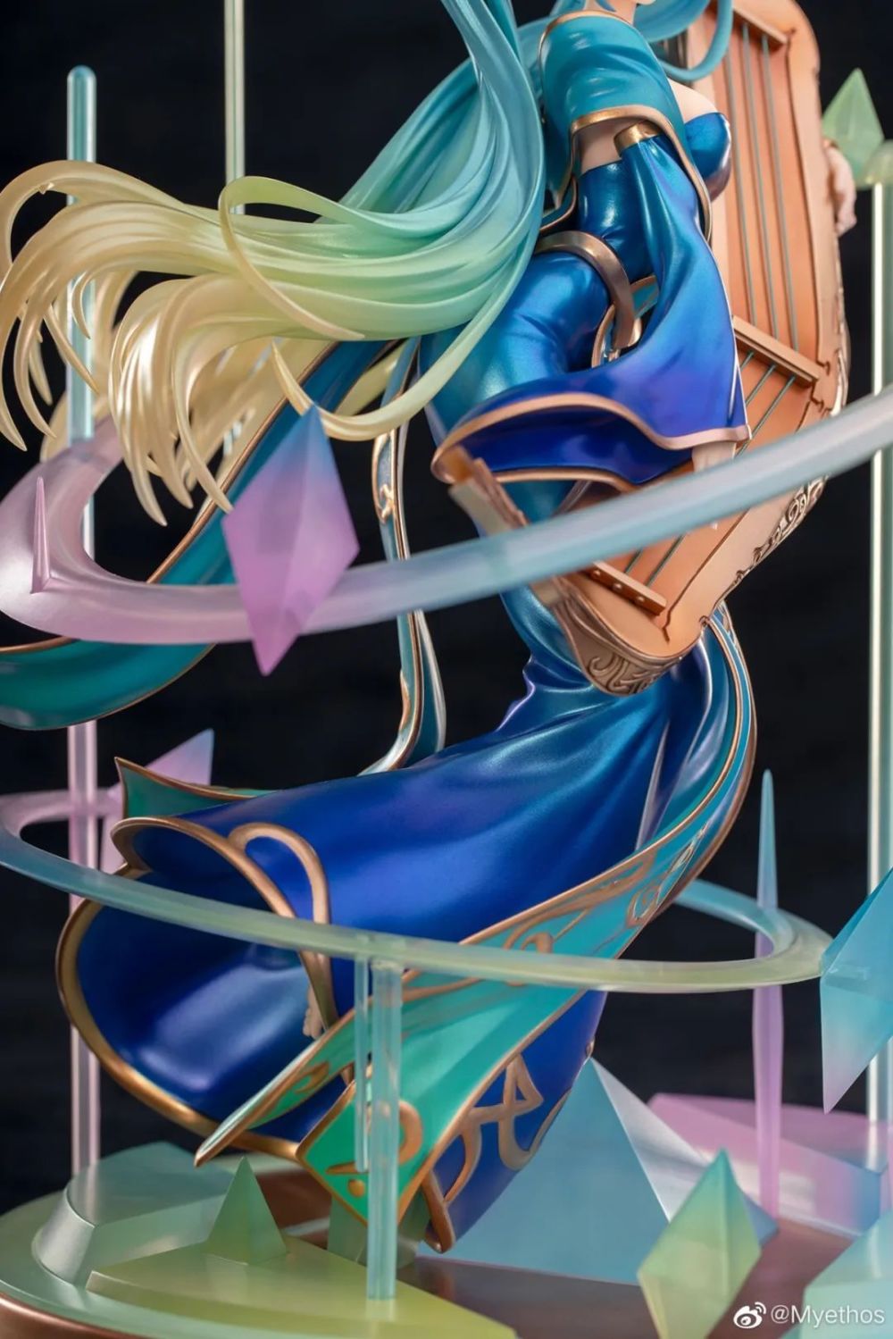 原画设定同时这款手办还原了琴女的原皮造型动作造型刻画得没什么问题
