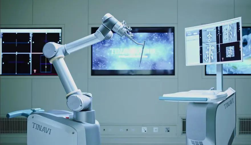 天智航手术机器人图片