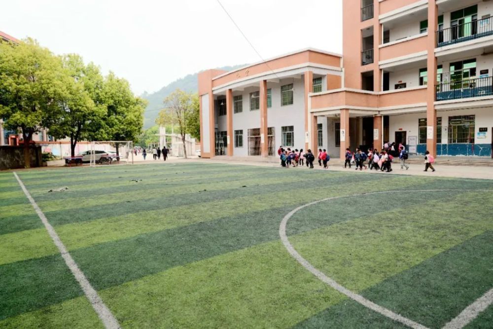 爱心人士认捐超85万元南安这所小学将建新操场