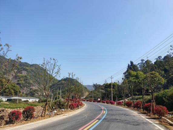 亮点一:大渔镇小渔村为加快推进旅游配套设施建设,花费100余万元,于小