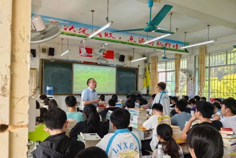 智慧引领 匠心传承——凌云县第二中学举行高级教师展示课活动_腾讯
