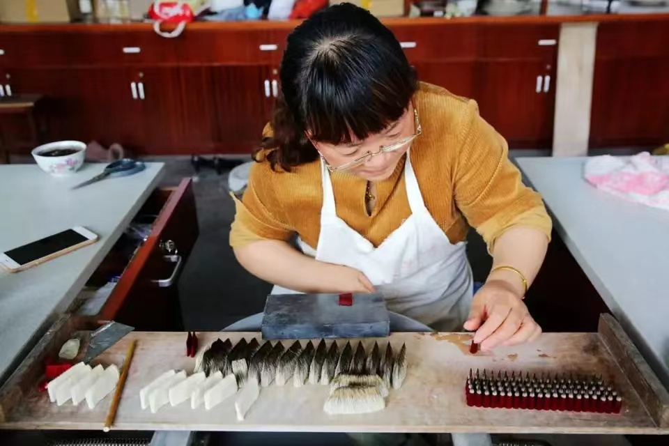 《湖州市湖笔保护和发展条例》获批通过 一线技术工人有望入选传承人名录_腾讯新闻