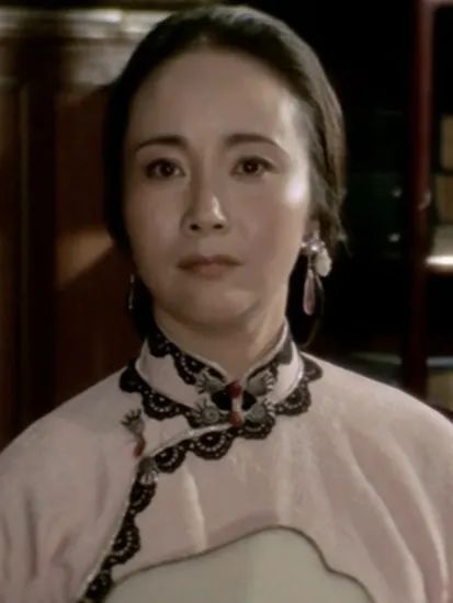 《雷雨》顾永菲剧照"曹禺老师说其实繁漪这个人物在我心里面,也是千