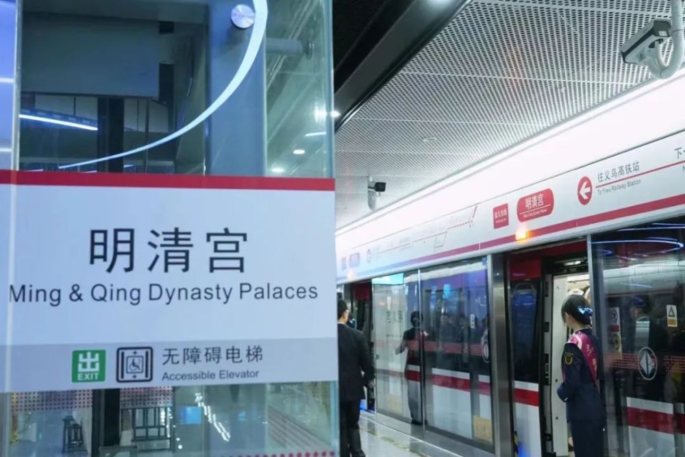 横店通轻轨了,出站即景区!票价多少,多久能到?_腾讯新闻