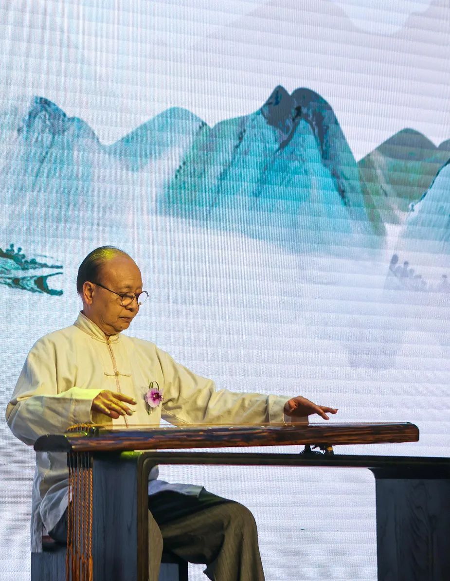 岭南古琴浑厚如钟带来古琴弹奏《流水》代表性传承人区君虹老师古琴