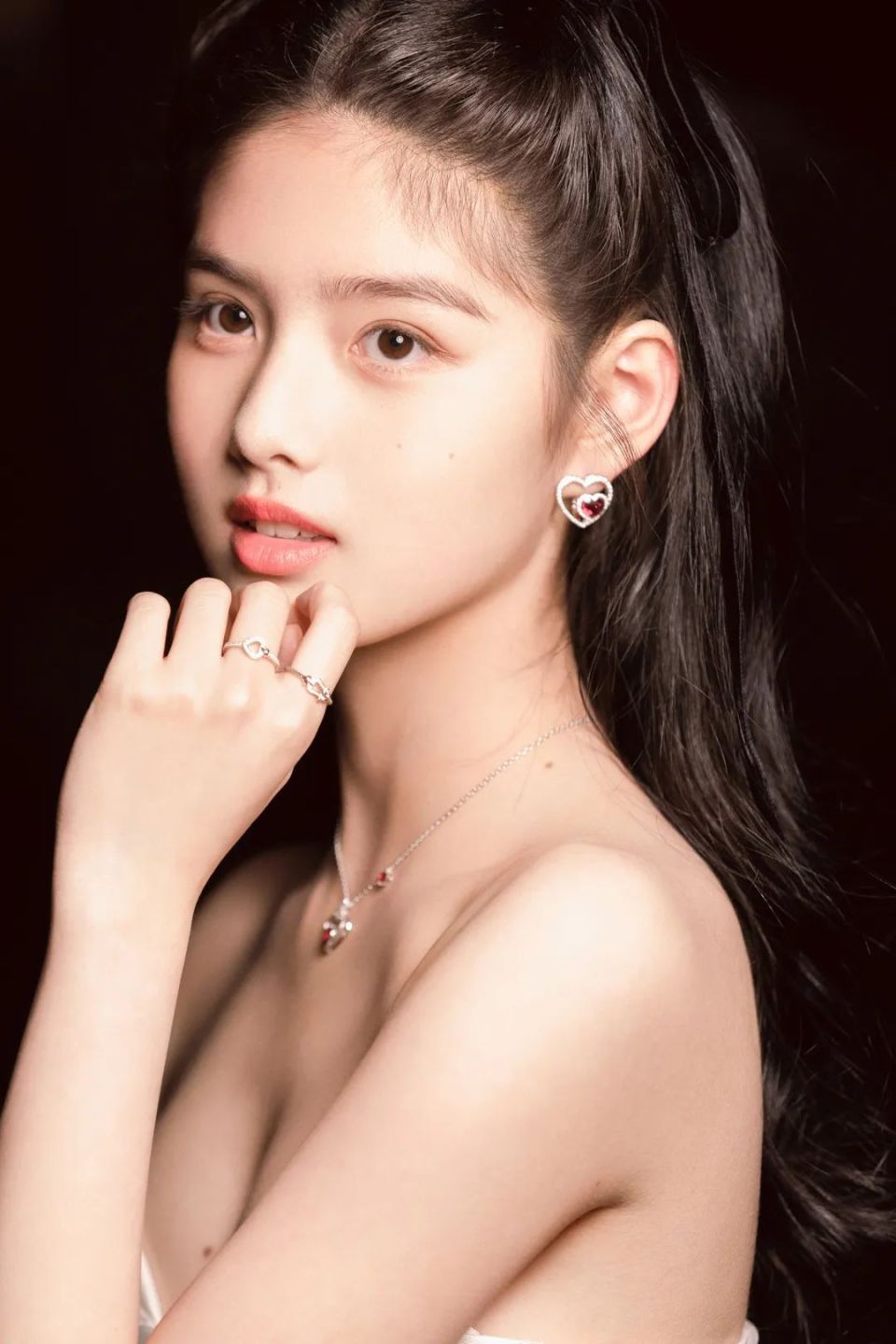 艾米亮相fred斐登高级珠宝晚宴