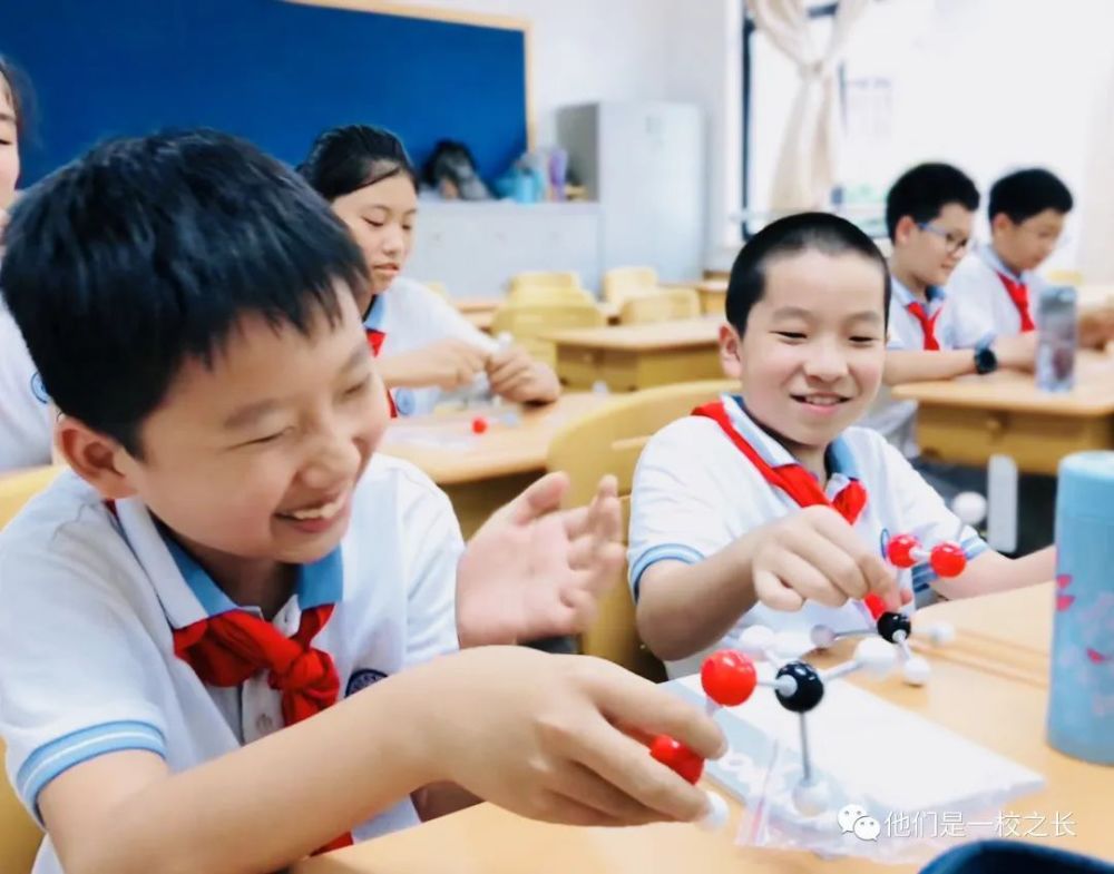 上海彭浦四中校长施佩让每一个生命绽放精彩