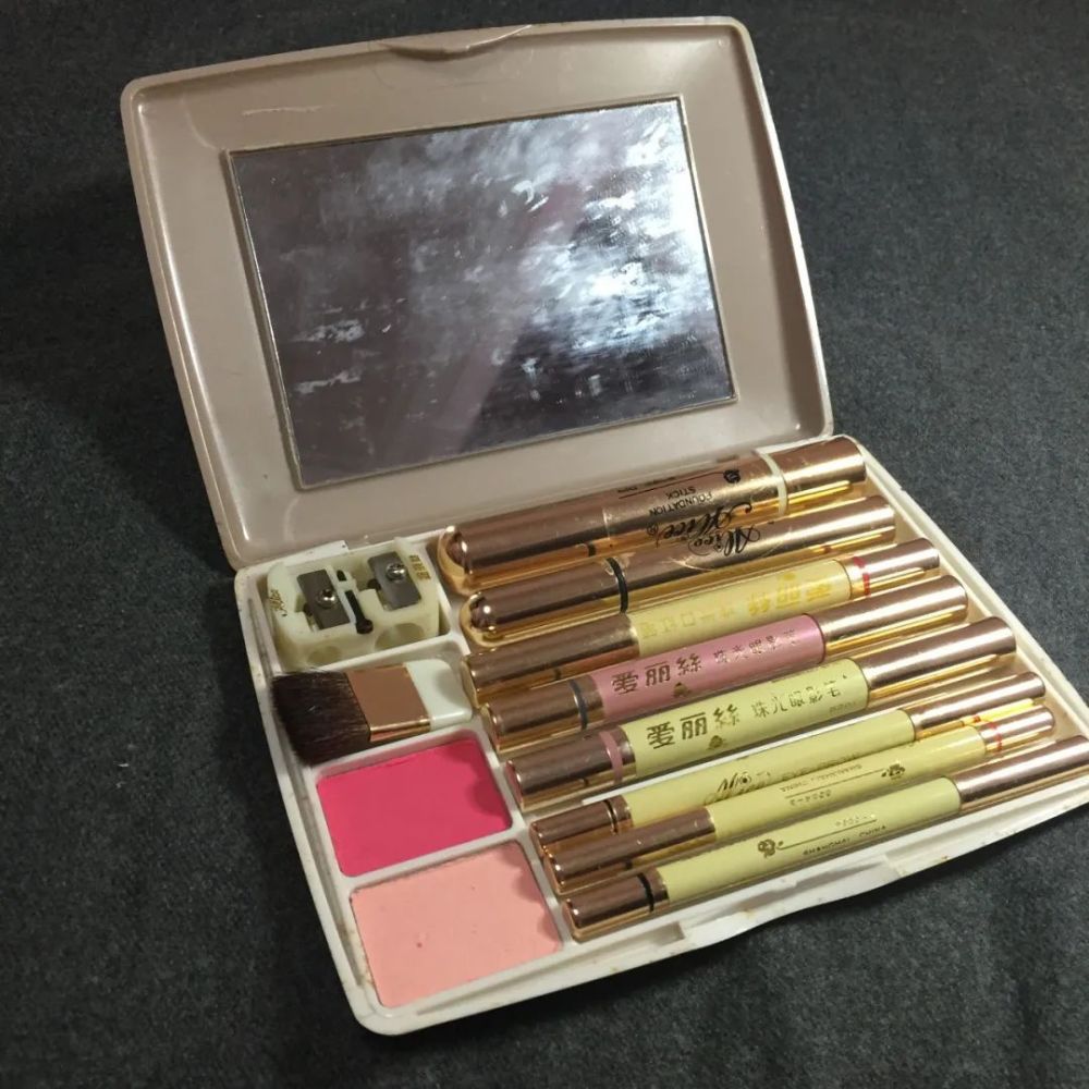 90年代初的时髦女郎你们还记得当年的爱丽丝化妆笔吗丨旧物件小辰光