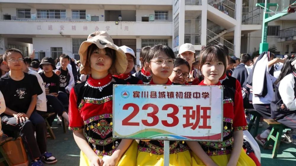 大兴调查研究记者走基层宾川县城镇初级中学举行艺术展演系列活动