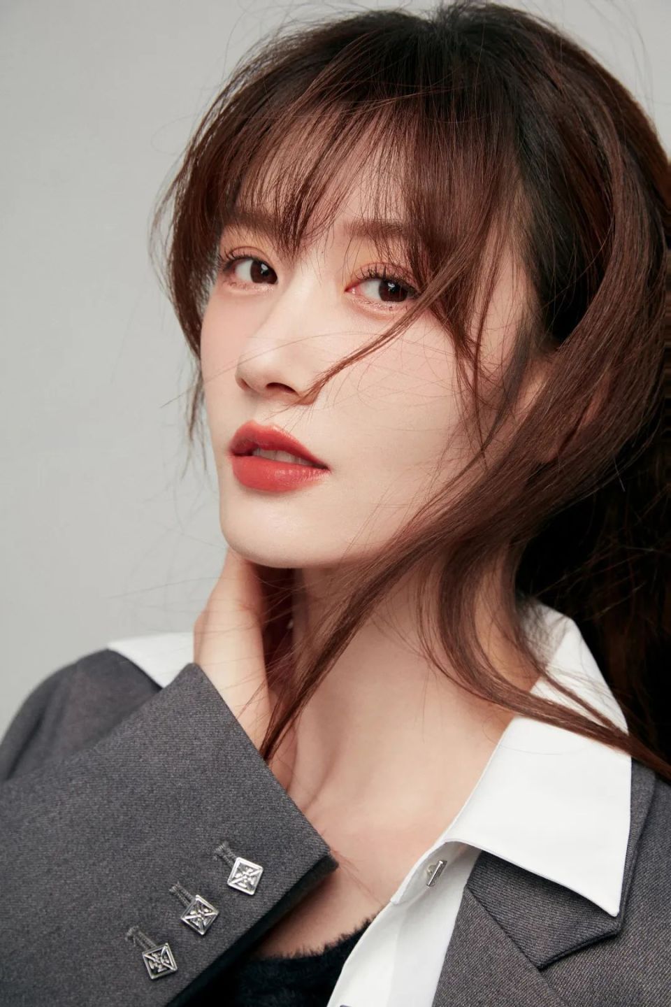 徐悦|酷飒西装大片彰显摩登态度_腾讯新闻