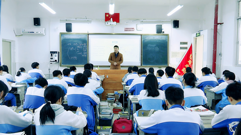 南雄市第一中学德育处副主任团委书记 赖晓玲:在这基础之上,继续把