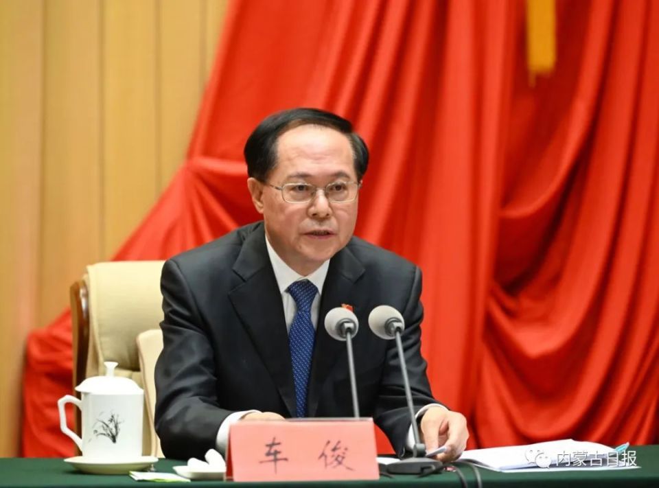 先后任职:合肥市中级人民法院副院长,党组副书记,合肥市公安局局长