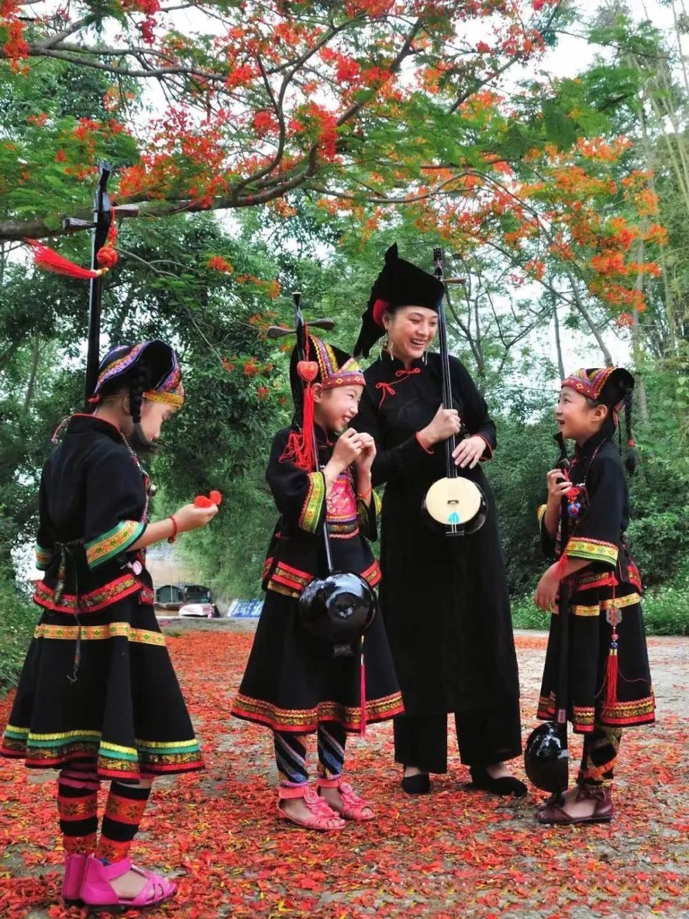 "壮族三月三",让我们相约太平古城,共赴华服之约!_腾讯新闻