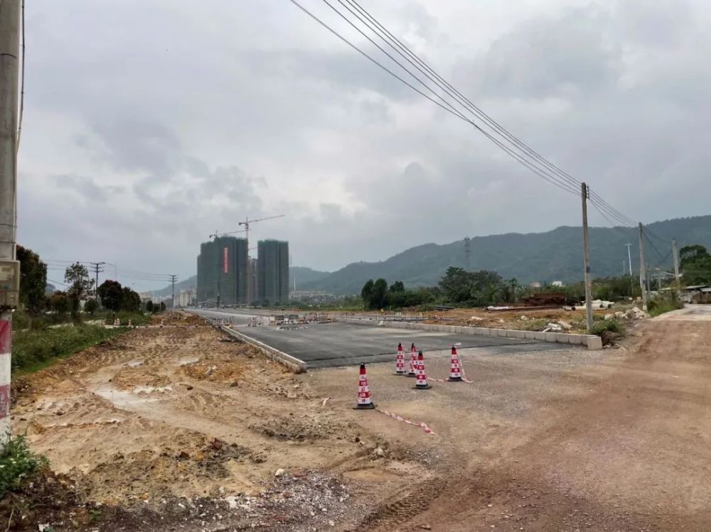 这条连接恩平市锦江大道西与锦塔路的朝阳路施工进展顺利,了解到,记者