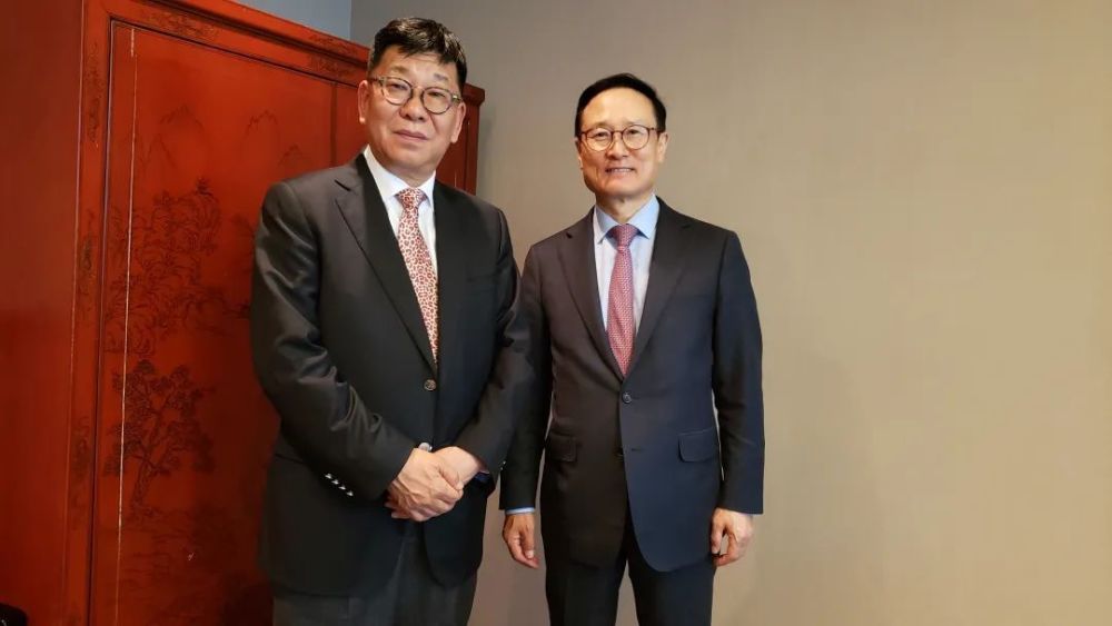 韩方明会见韩中议员联盟会长洪永杓_腾讯新闻
