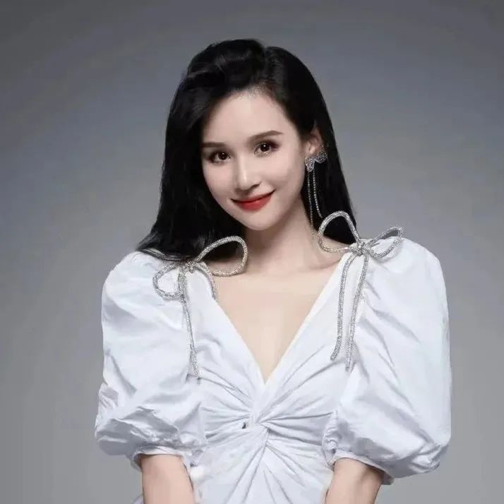 歌手:袁可薇深大音乐协会理事童声独唱:李昱萱曾录制原创歌曲《家》