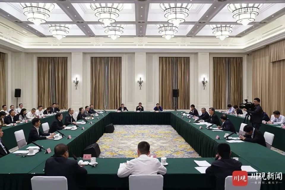 省政府与教育部在蓉举行会商会议 王晓晖会见怀进鹏 黄强主持会议并