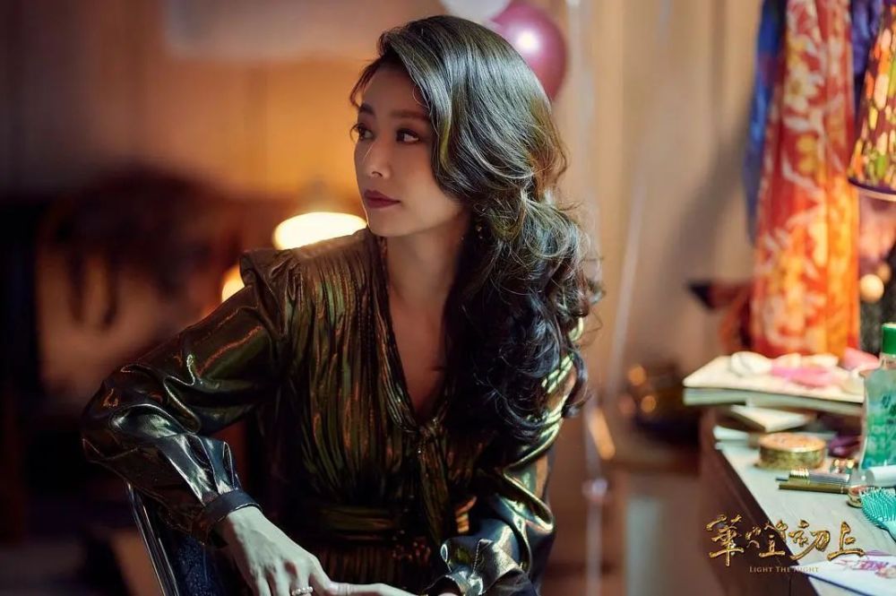 林心如监制并出演的电影《迷失安狄》(2020)同样是一部话题之作,直击