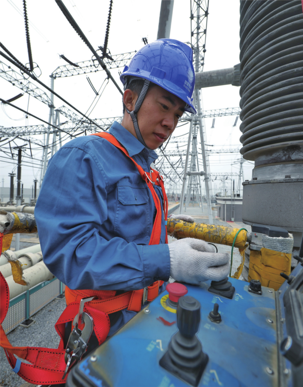 冯新岩:"妙手回春"的"电网医生"