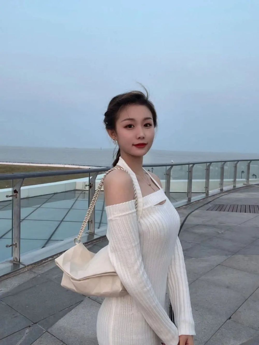 热爱舞蹈,热爱表演,热爱画画……兴趣广泛的杨雅淇今年21岁,来自山西