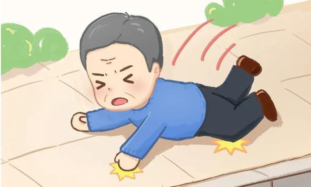 暖心警事87岁高龄老人低血糖晕倒在路边