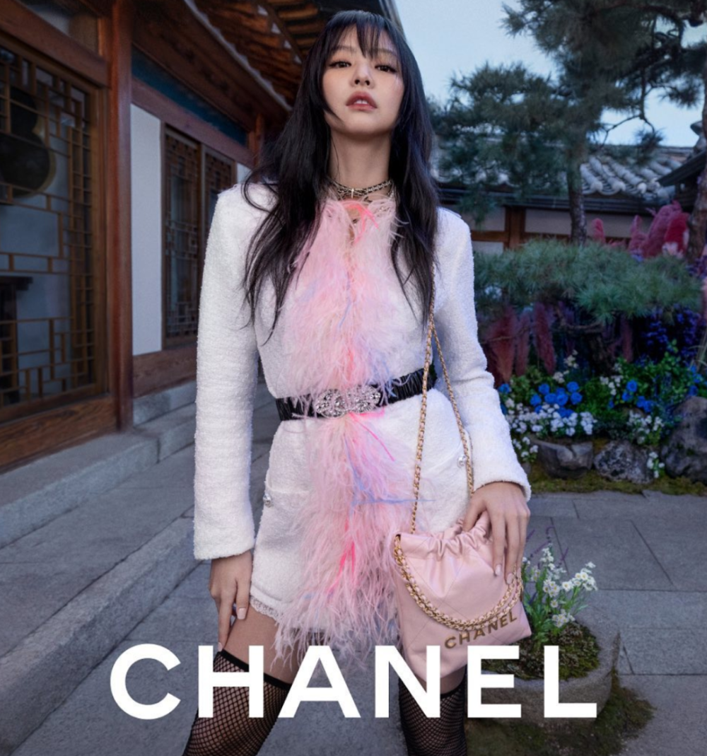 全新氛围感jennie演绎chanel22包款大片新鲜火辣出炉