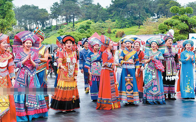 "壮族三月三"到兴业鹿峰山赶壮族歌圩节,与壮族阿妹嘿撩撩啰!