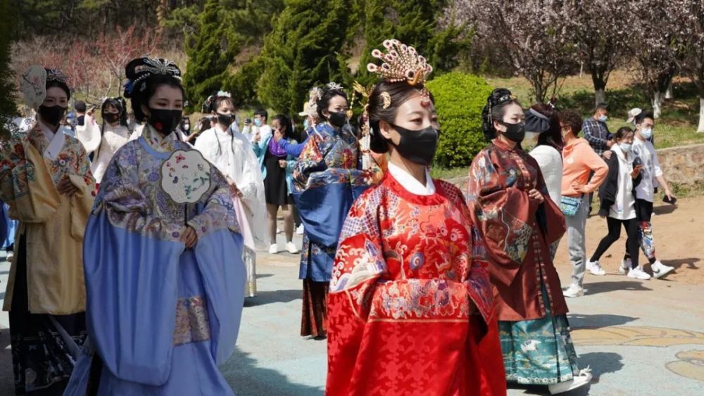 本周末旅顺樱花园国风快闪汉服巡游活动即将开启夜赏樱花也将璀璨登场