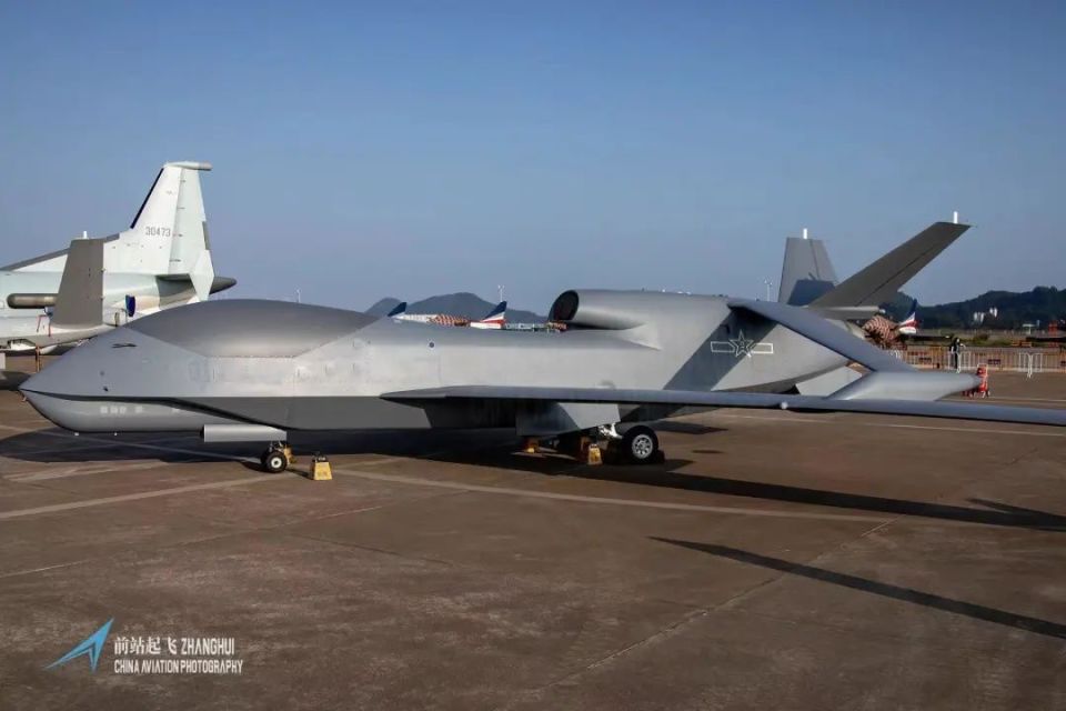 台岛防空弹追监解放军，无侦7跨越“中线”，可在最大射高外侦察_腾讯新闻