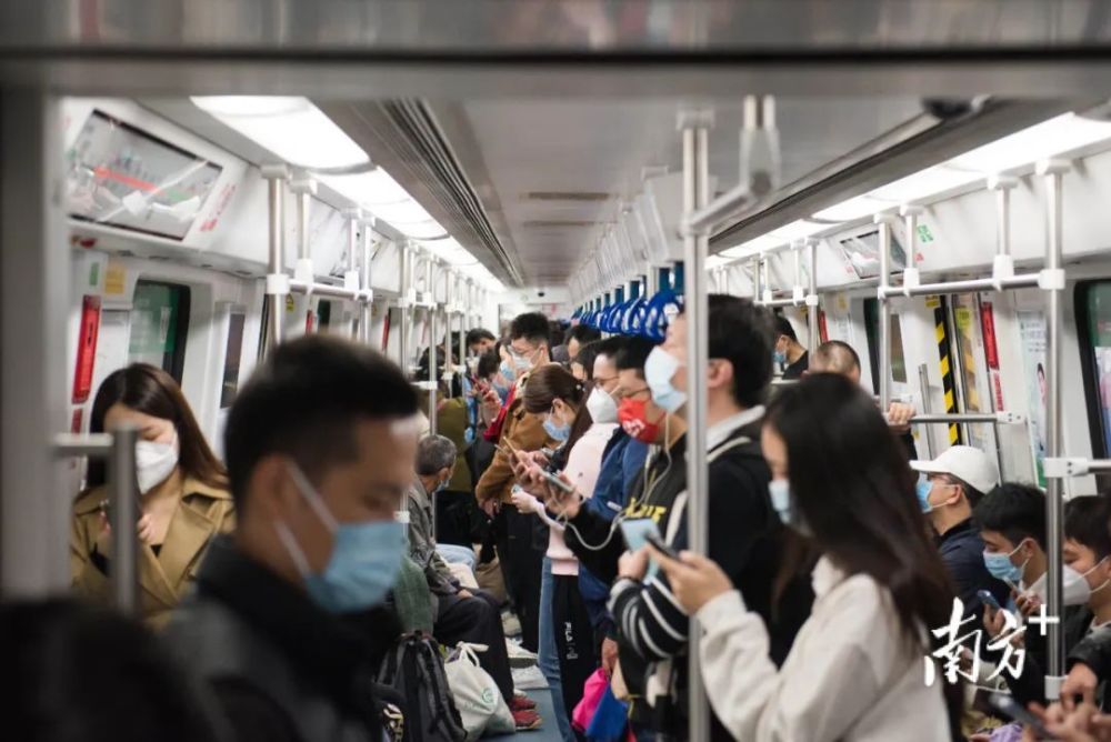 深圳一市民因在地铁站逗留太久，被加收15元？官方回应