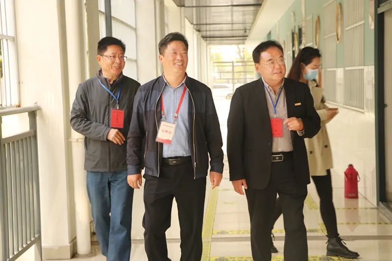 淮南市教体局领导巡查寿县一中考点体育与健康和理科实验操作考试考务